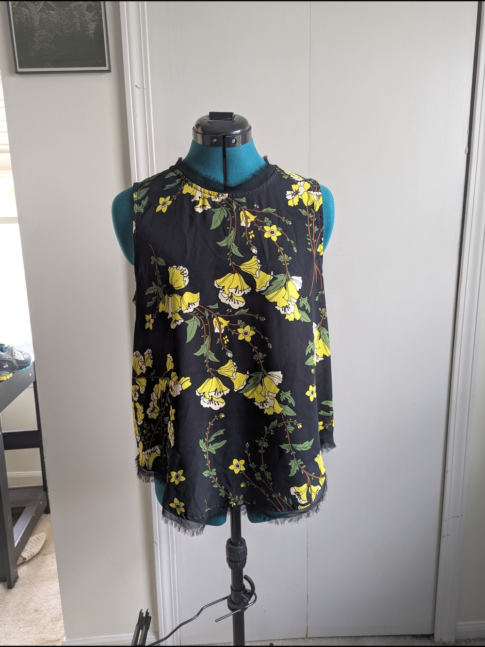 Who What Wear Black Sleeveless Camisole with Yellow Floral Print